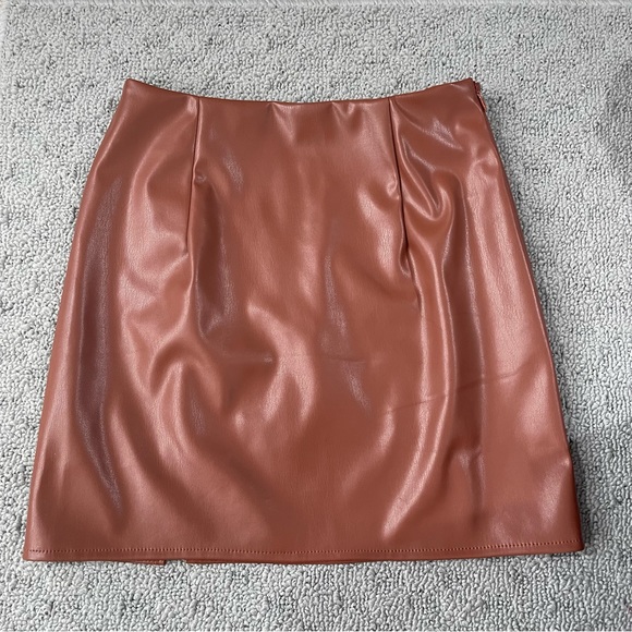 SHEIN faux leather skirt - Picture 4 of 8